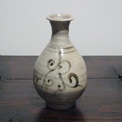 刷毛目鉄絵徳利