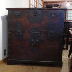 冊櫃・冊バンダチ 八卦金具